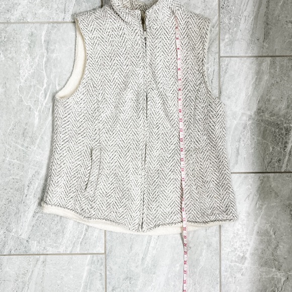 Altar’d State Cream Herringbone Gray Print Fleece Lined Full Zip Oversized Vest - Picture 5 of 7